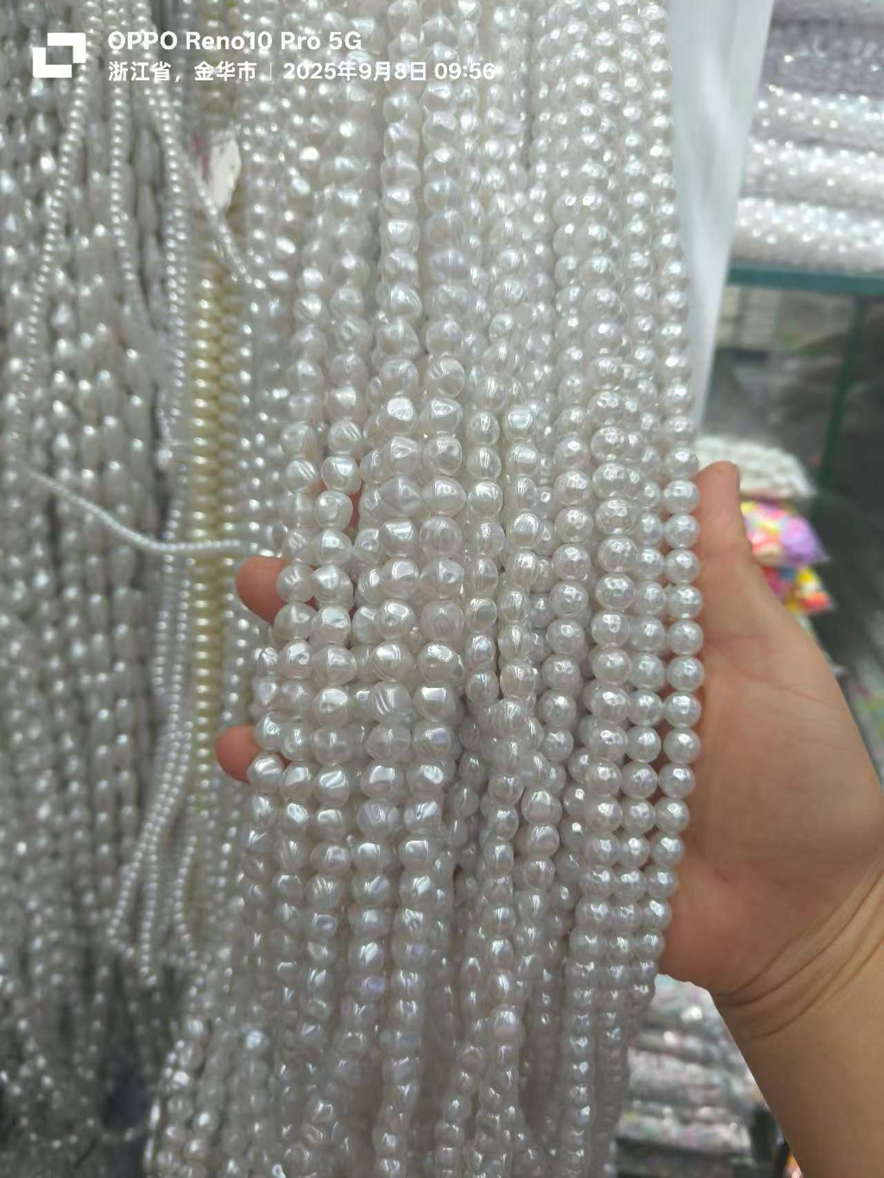 A wide range of fashionable accessories and accessories are carefully selected. Personalized decorative accessories and accessories are versatile and trendy. There are various combinations of accessories and accessories to choose from