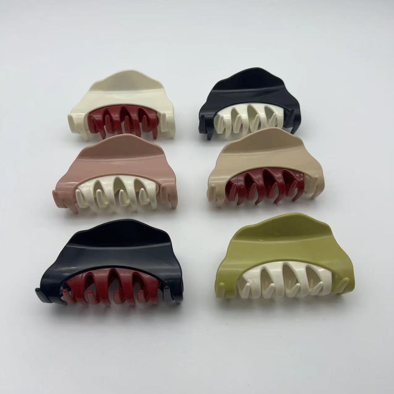 2025新款简约大方韩式双色塑料抓夹 鲨鱼夹 
抓夹 不会断