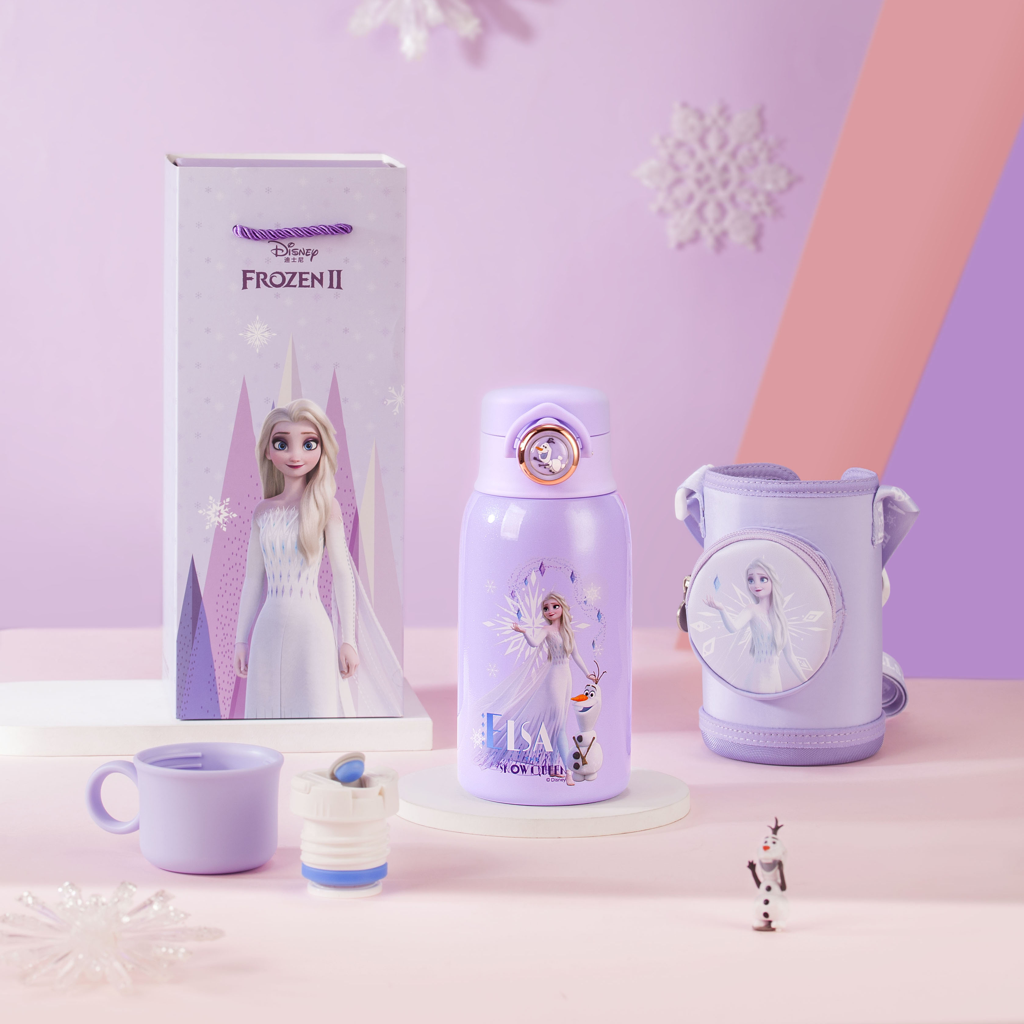 The popular water cup is transparent, simple and of high appearance level. It is a portable sports water bottle with a large capacity and a plastic straw cup Specification image
