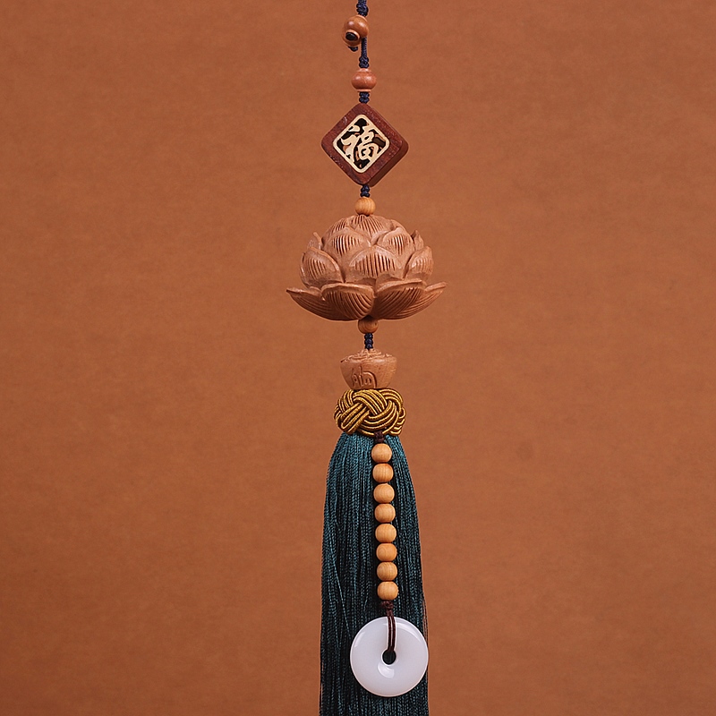 labubu挂件/紫外线烤鸭/车标香片挂件/车标挂件/摩托车装饰娃娃产品图