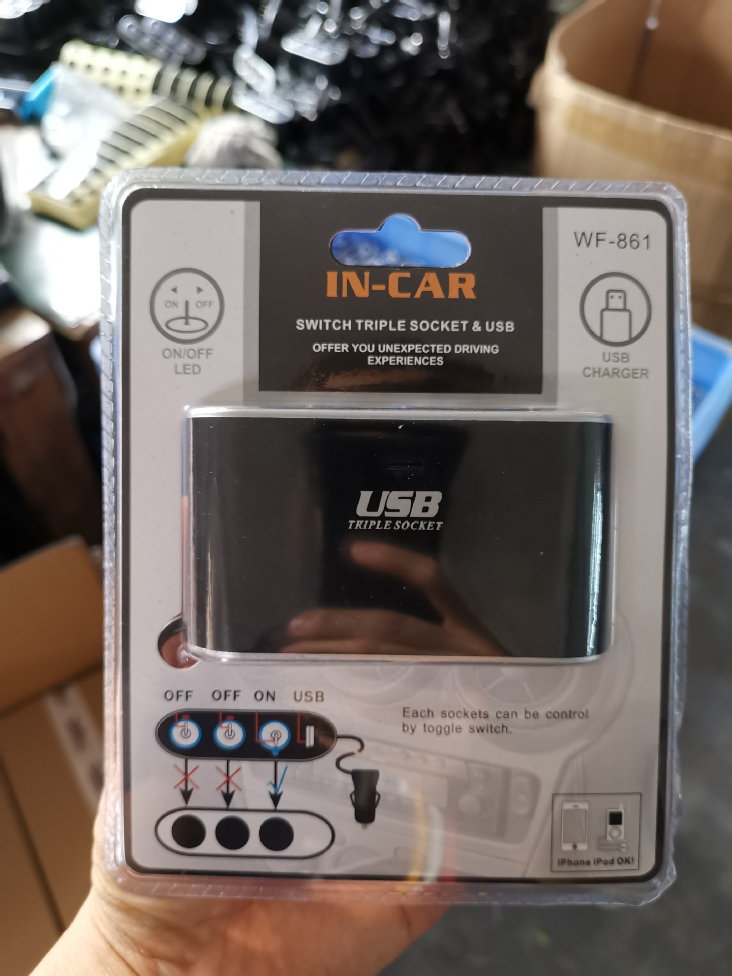مقبس موزع USB، وهو مقبس متعدد الوظائف يعمل بوقابس السيارات ذات ثلاث وظائف Item Picture
