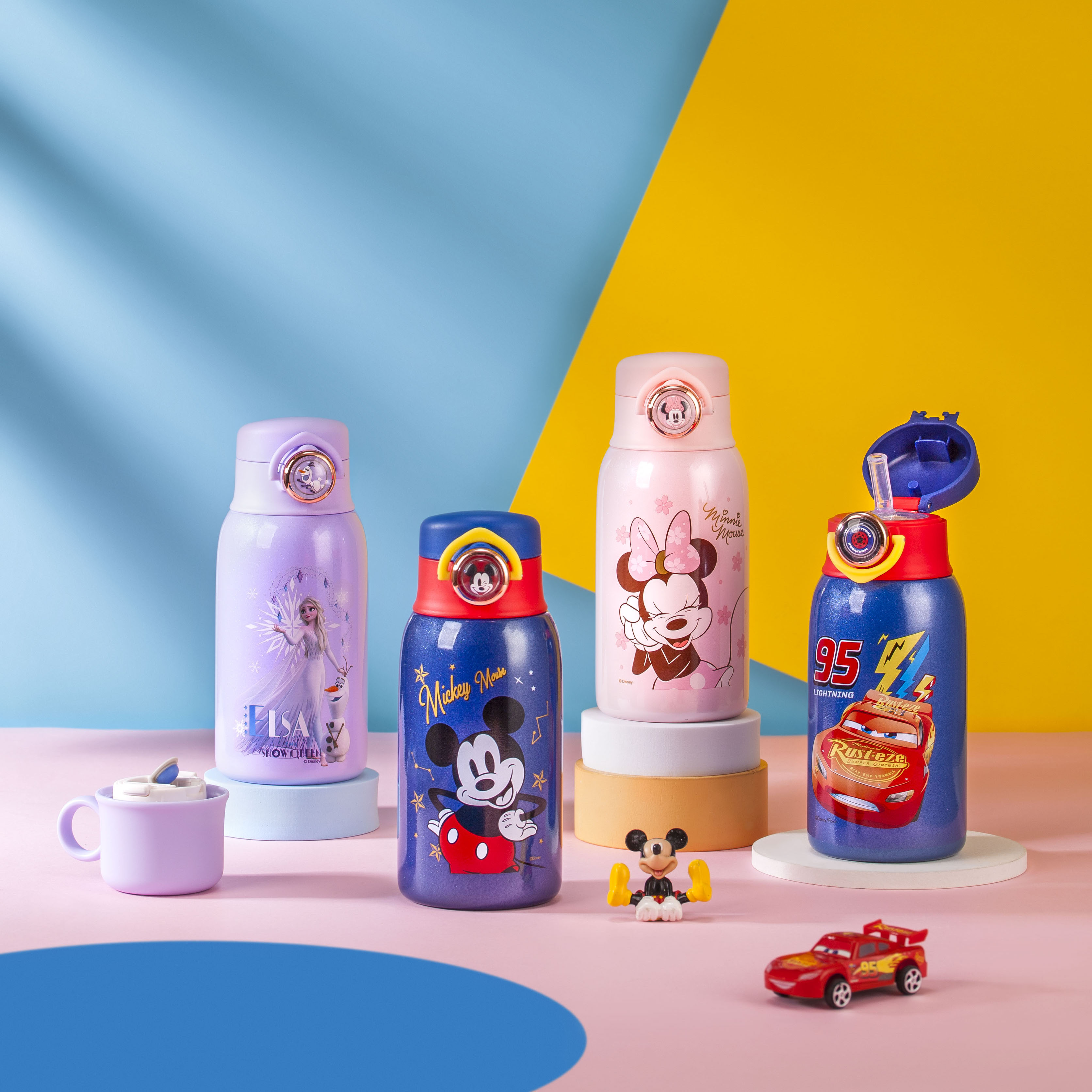 The popular water cup is transparent, simple and of high appearance level. It is a portable sports water bottle with a large capacity and a plastic straw cup Application Scenario