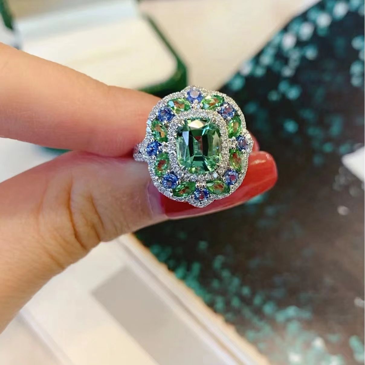 秘密花园复古绿碧玺高级女戒铜合金满钻夸张戒指富婆气质爆款详情图2