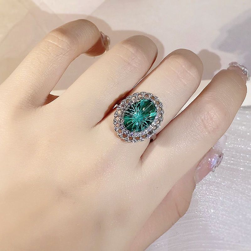The new best-selling high-end firework craftsmanship green grandmother design zircon ring is luxurious, high-end and a bestseller emerald ring details Picture