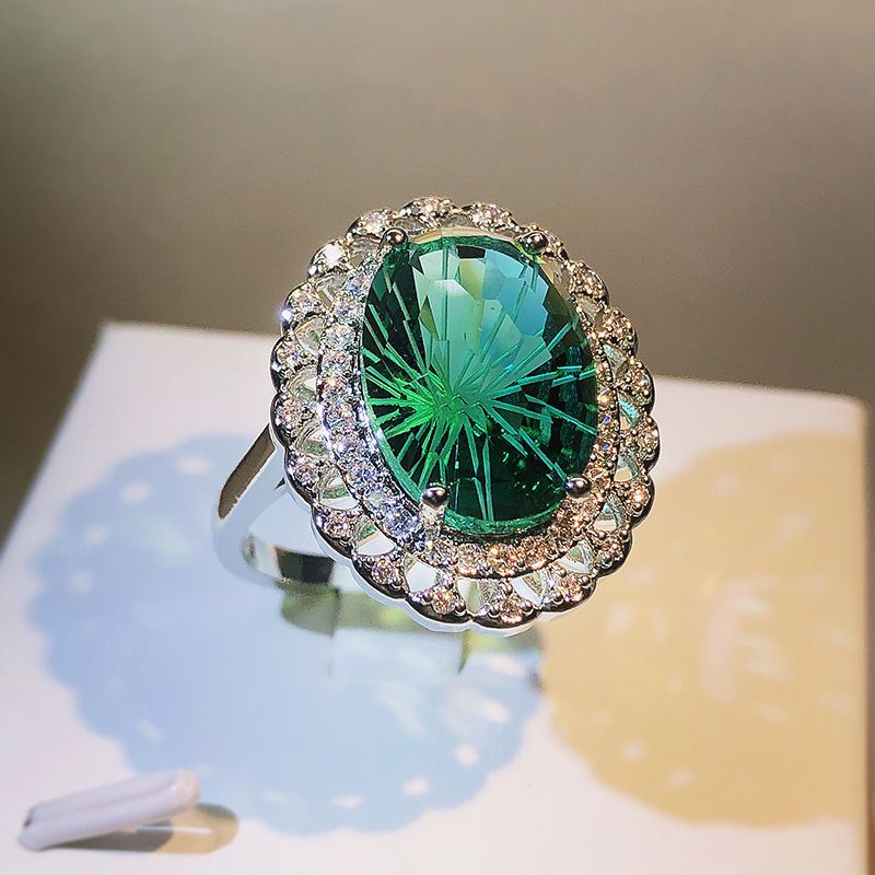 The new best-selling high-end firework craftsmanship green grandmother design zircon ring is luxurious, high-end and a bestseller emerald ring Specification image