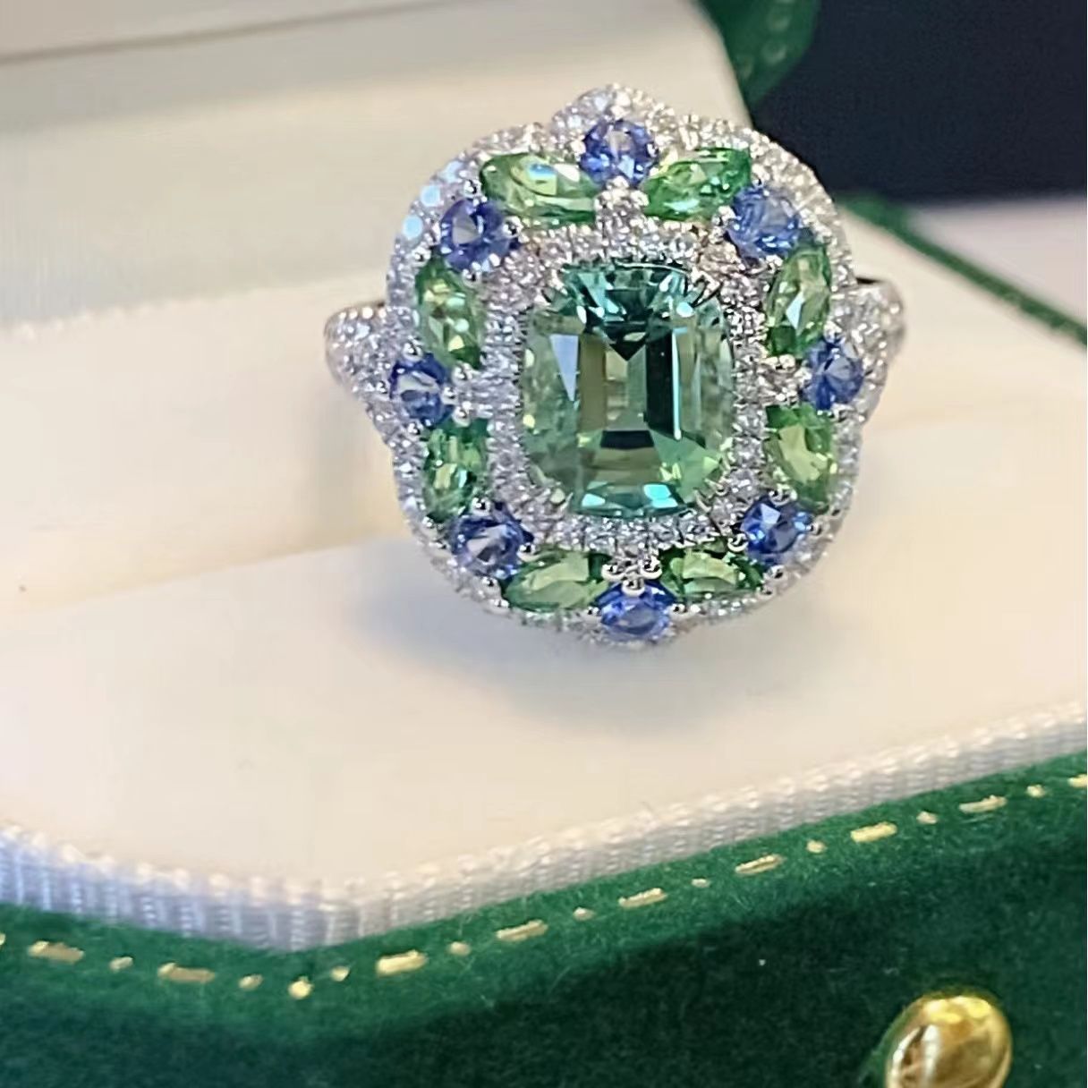 秘密花园复古绿碧玺高级女戒铜合金满钻夸张戒指富婆气质爆款