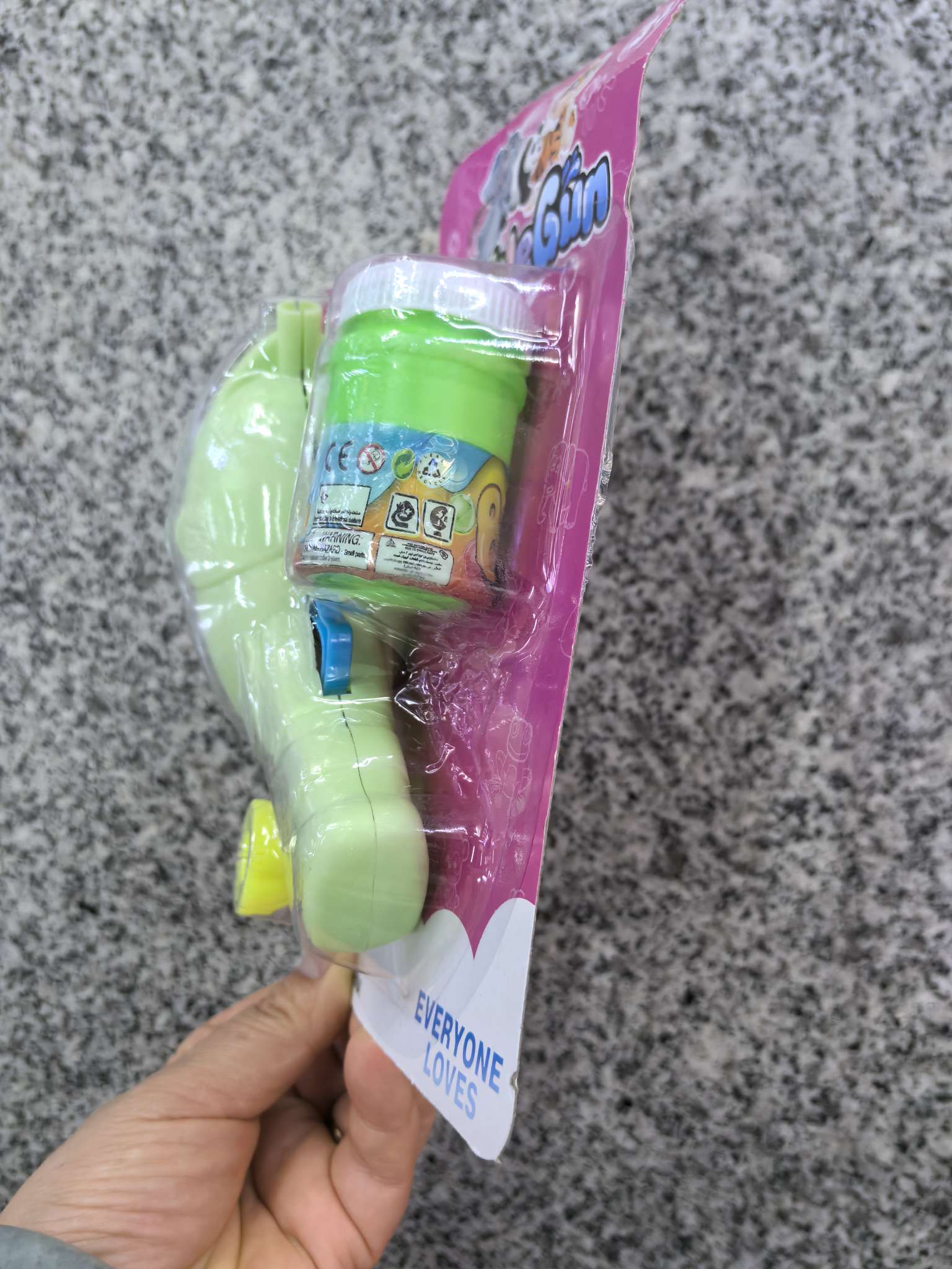 泡泡枪，适合3岁以上的宝宝，里面配件有泡泡水一瓶，泡泡枪一把产品图