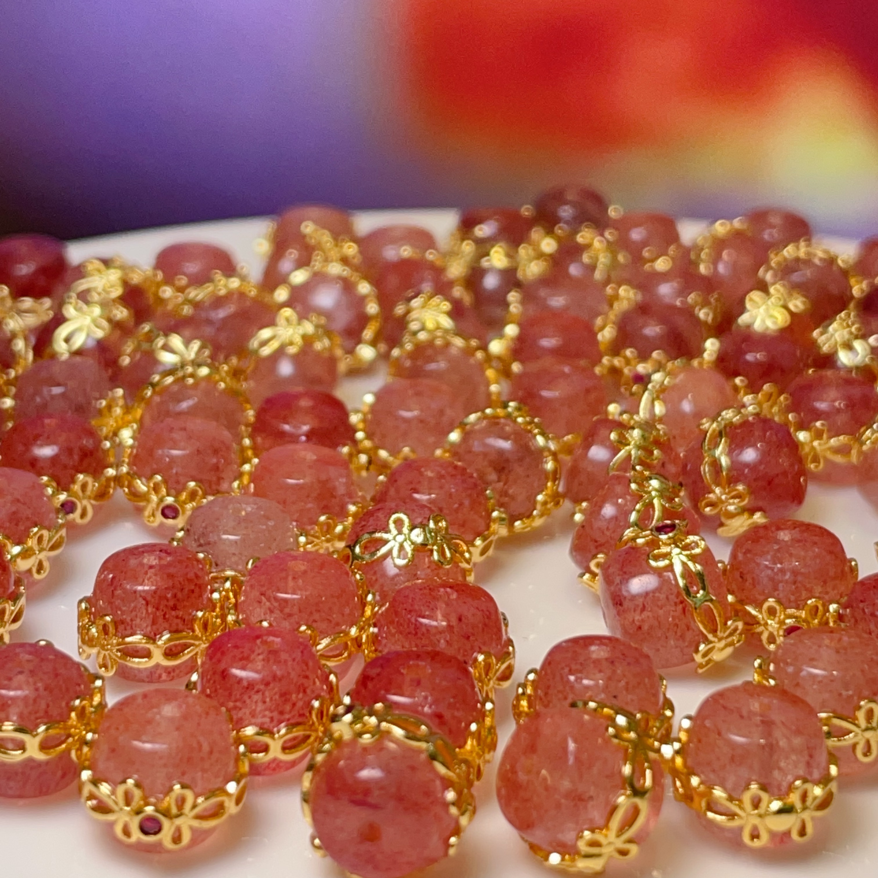 Natural strawberry crystal bucket beads diy jewelry accessories, crystal accessories, traditional sand gold accessories, copper-plated real gold, high color retention Specification image