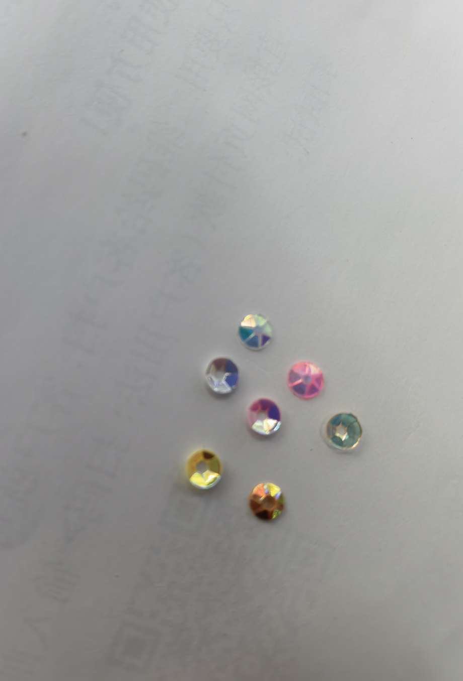 4mm golden pink, red and blue multi-color pointed corner sequins, suitable for stud earrings, bracelets, clothing, toys and other sequin accessories, Jincan 158 Application Scenario