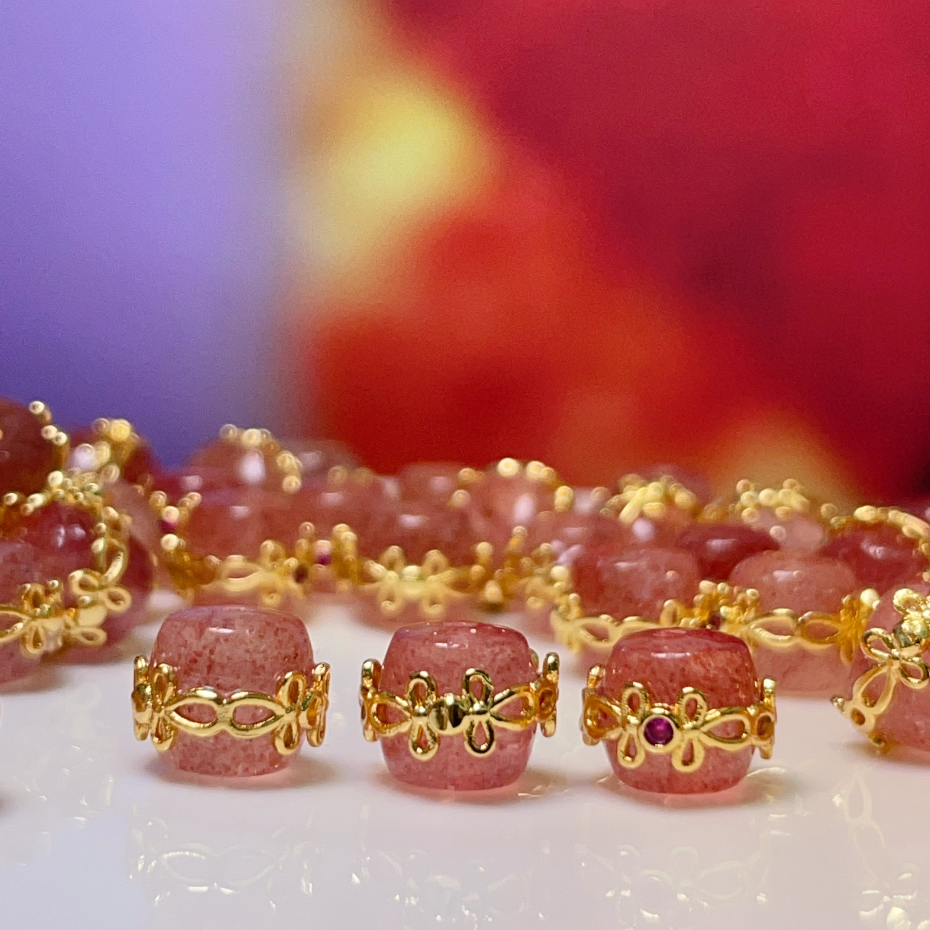 Natural strawberry crystal bucket beads diy jewelry accessories, crystal accessories, traditional sand gold accessories, copper-plated real gold, high color retention details Picture