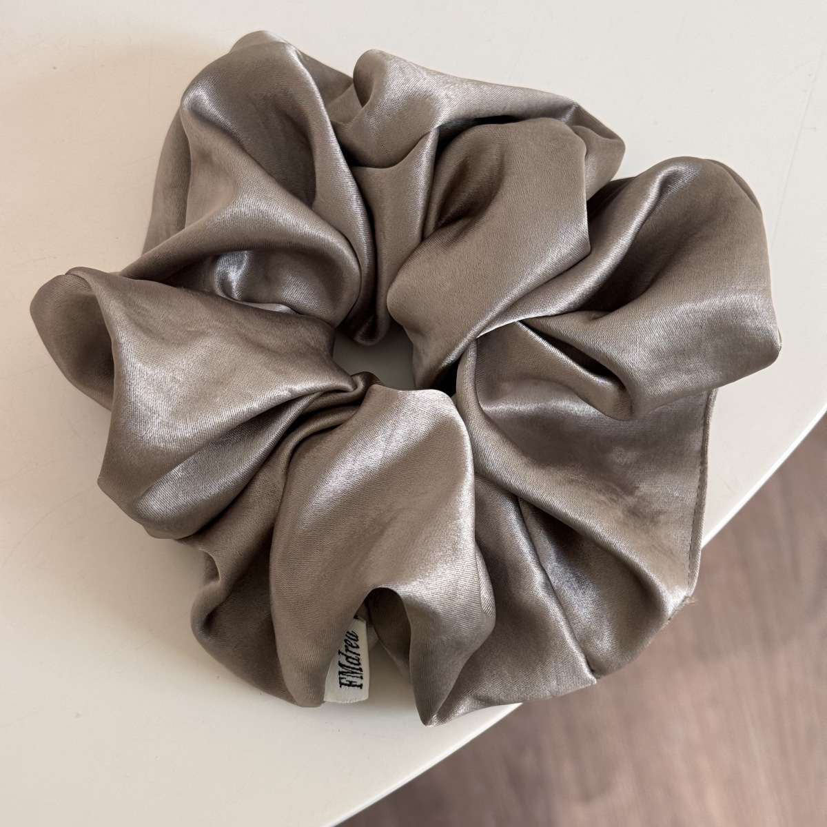 Super large satin laid-back style large large hair band for women 2025 new high-end Korean-style hair tie, hair flower, hair accessory and hair accessory Specification image