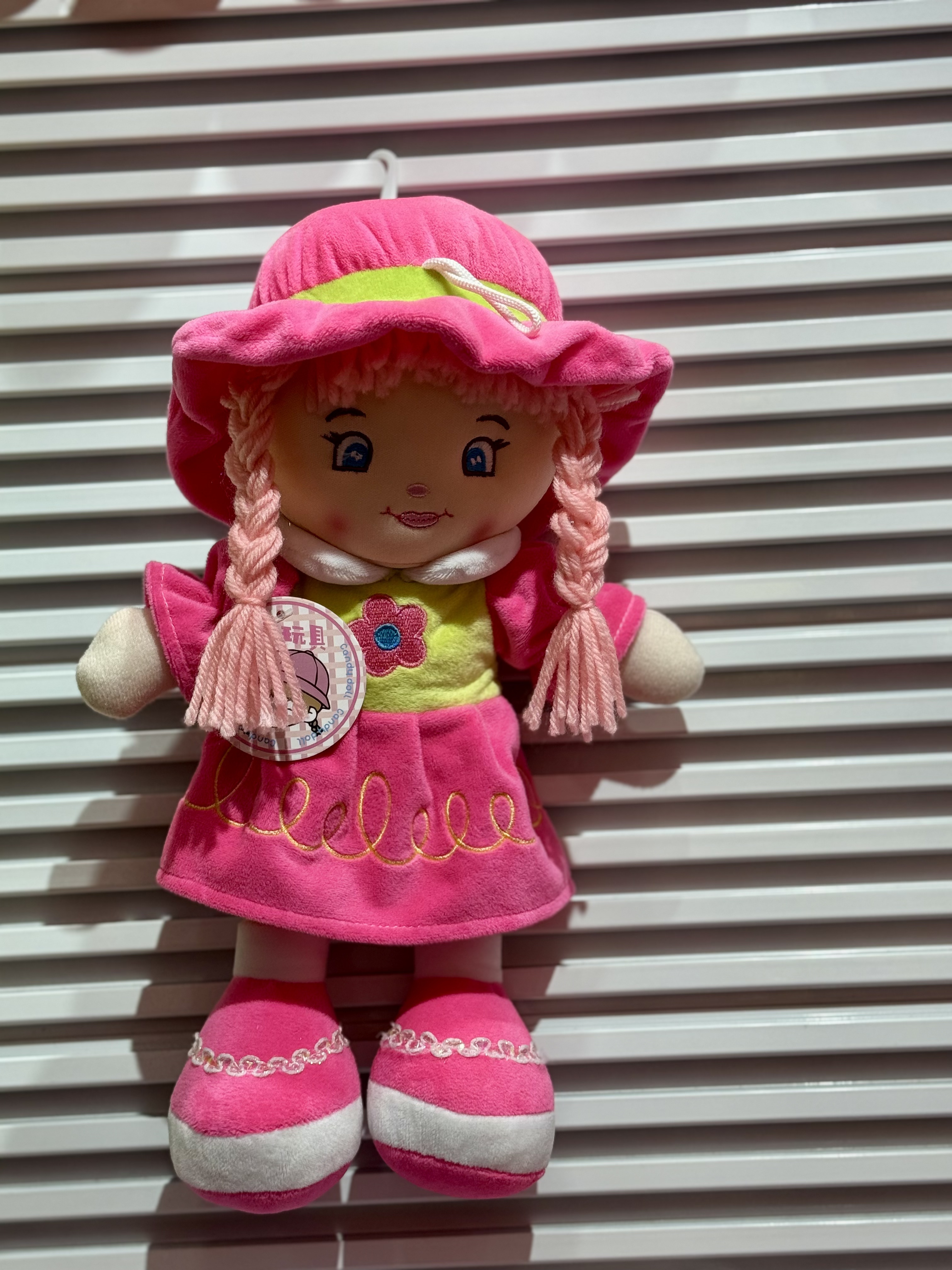 毛绒玩具/玩偶/卡皮巴拉/拉布布/拉布布娃娃白底实物图