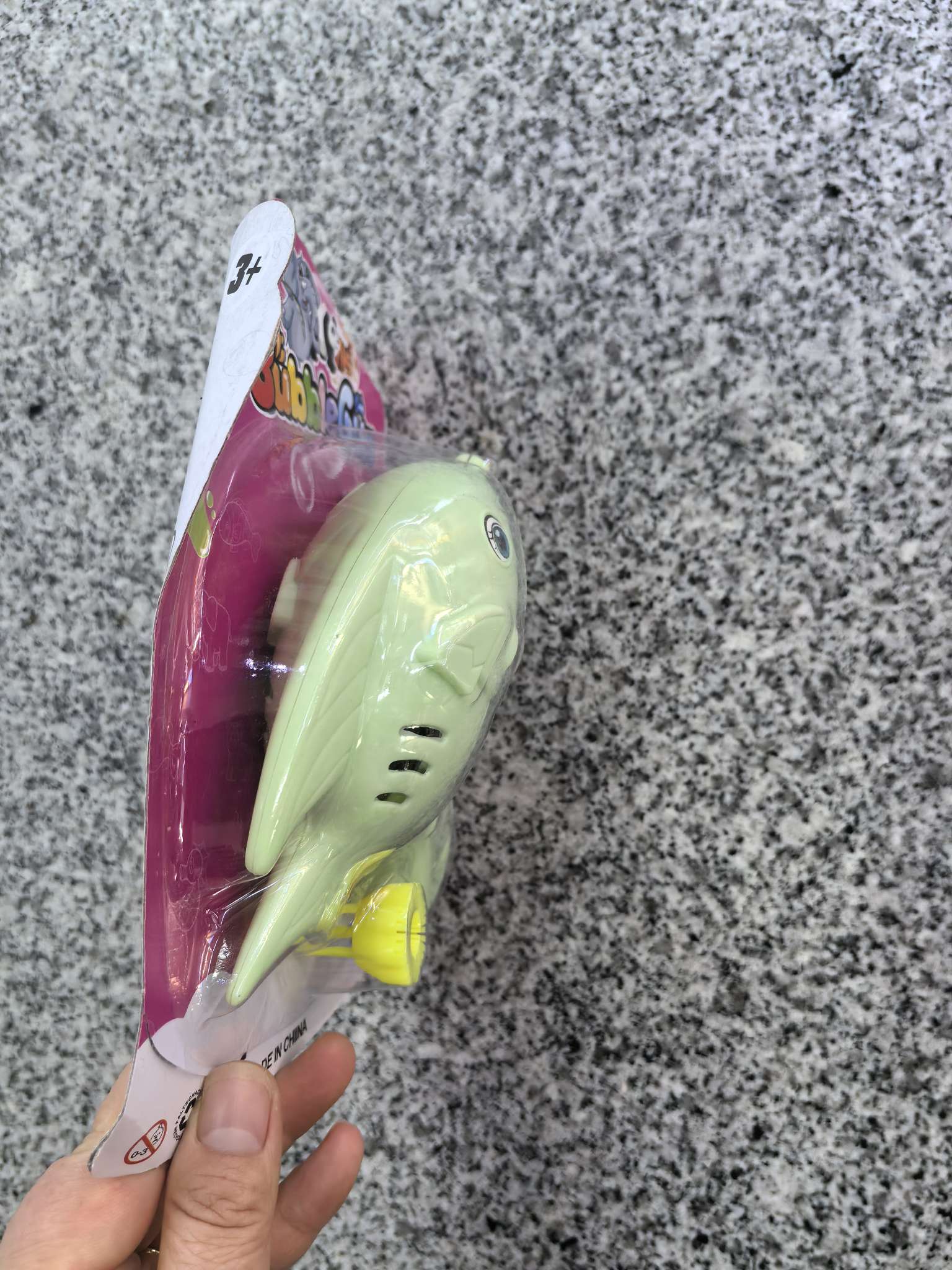 泡泡枪，适合3岁以上的宝宝，里面配件有泡泡水一瓶，泡泡枪一把详情图3