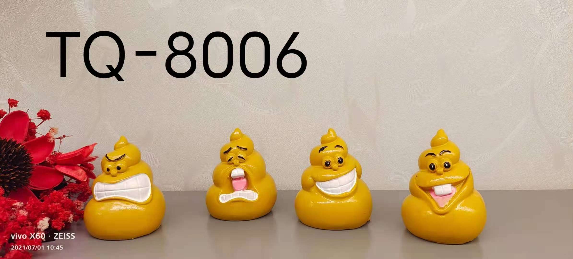 车载摇头摆件，手办4白底实物图