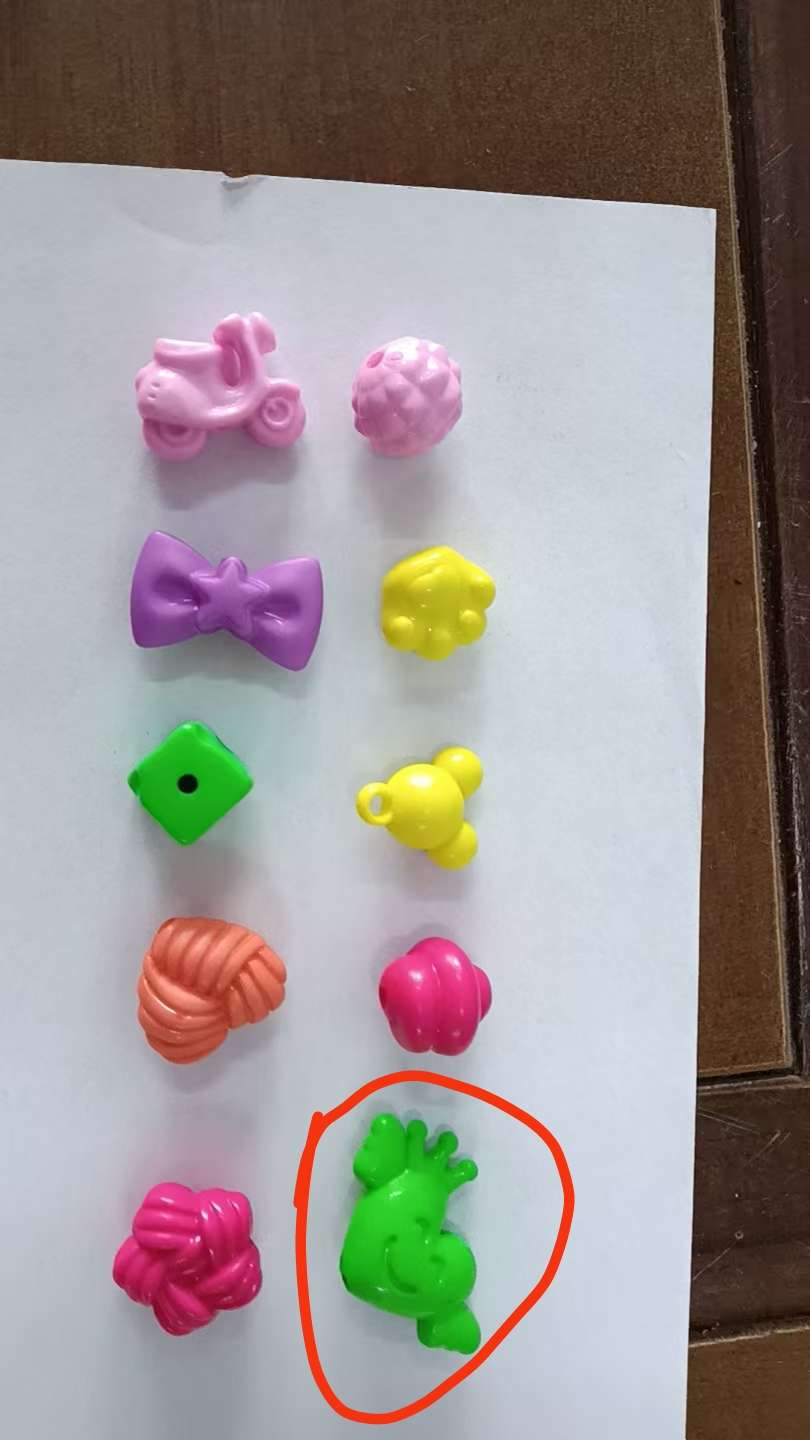 سلاسل الهواتف الخلوية، والتجهيزات، والأحذية ذات الثقوب، details Picture