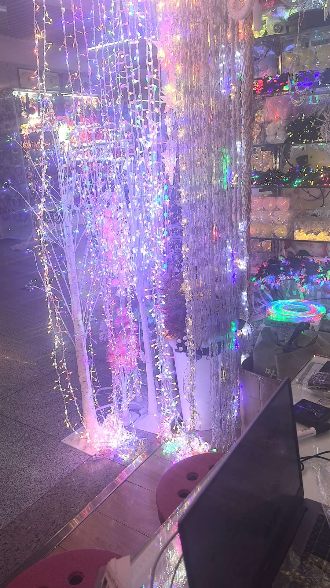 户外LED灯串圣诞灯圆球装饰灯串照明灯饰昆虫灯串节日氛围灯串室外灯饰圣诞灯串灯圣诞灯串led圣诞灯圆球户外昆虫灯产品图