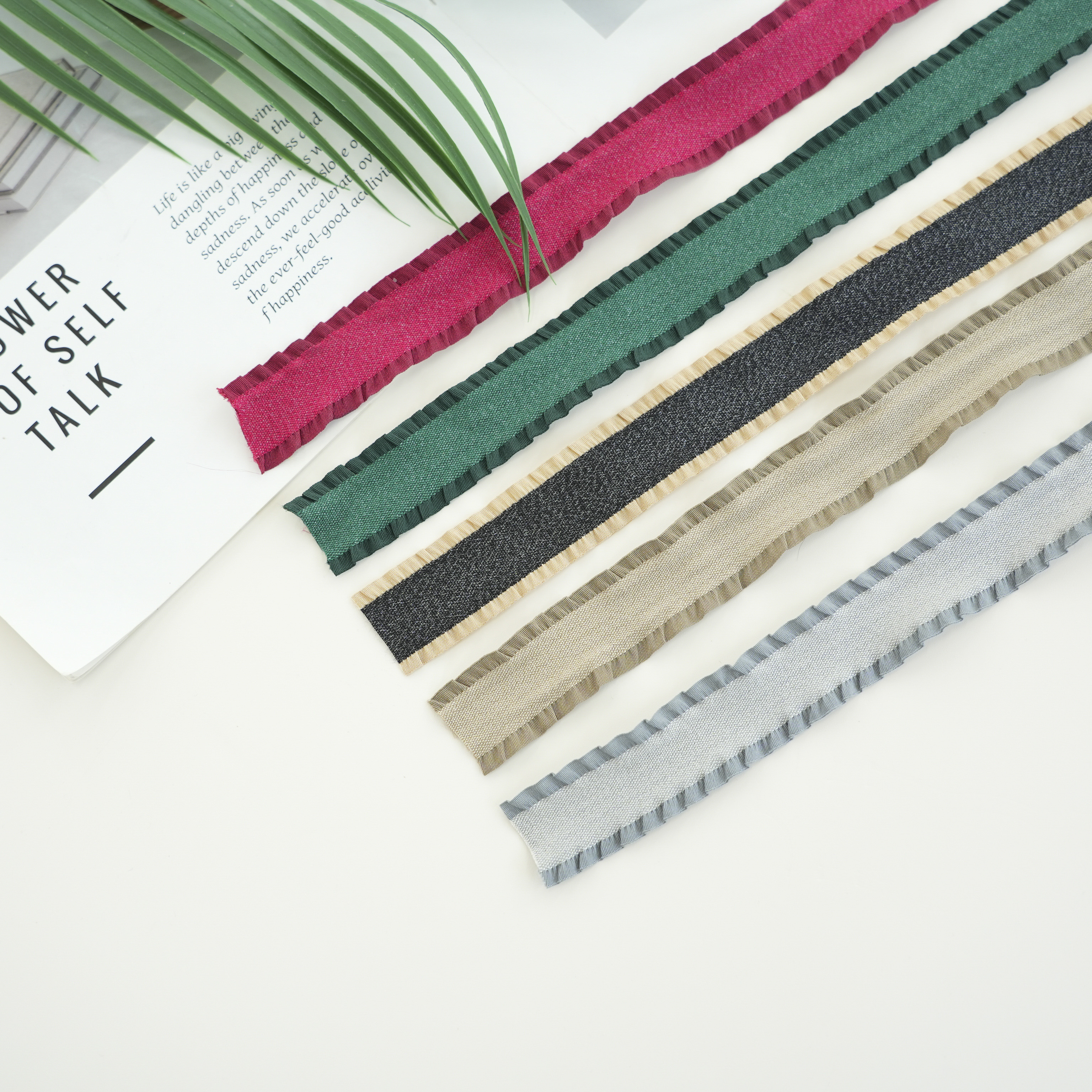 Hollow ruffled ribbon, colorful ribbon, bow, headwear, hair accessory, DIY materials, bouquet packaging, clothing accessories, webbing Application Scenario