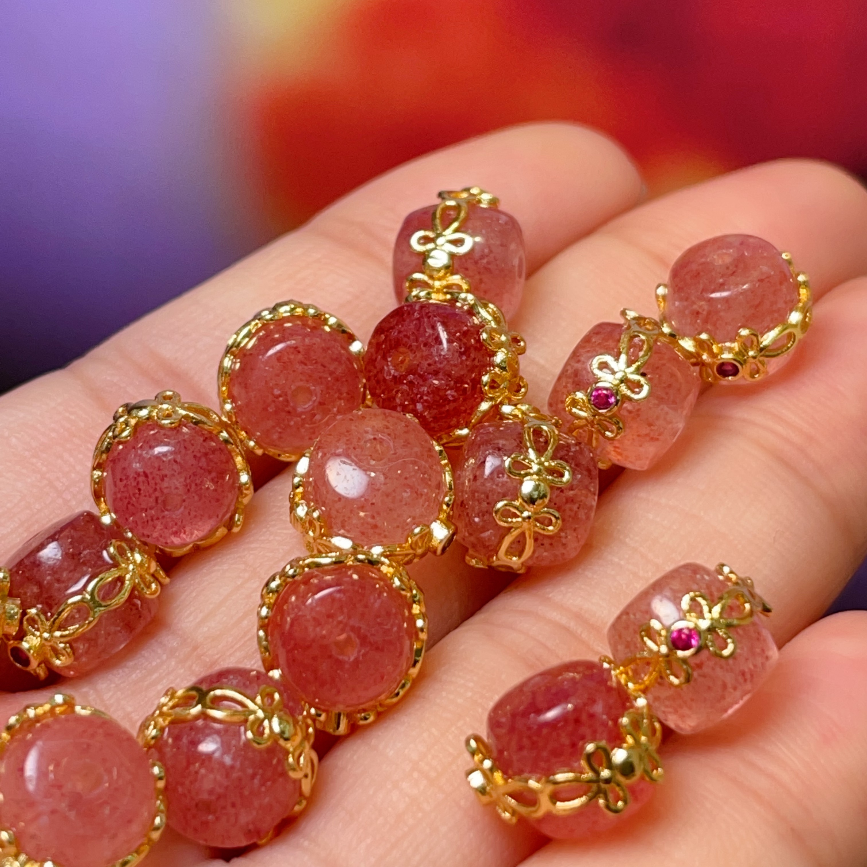 Natural strawberry crystal bucket beads diy jewelry accessories, crystal accessories, traditional sand gold accessories, copper-plated real gold, high color retention Item Picture