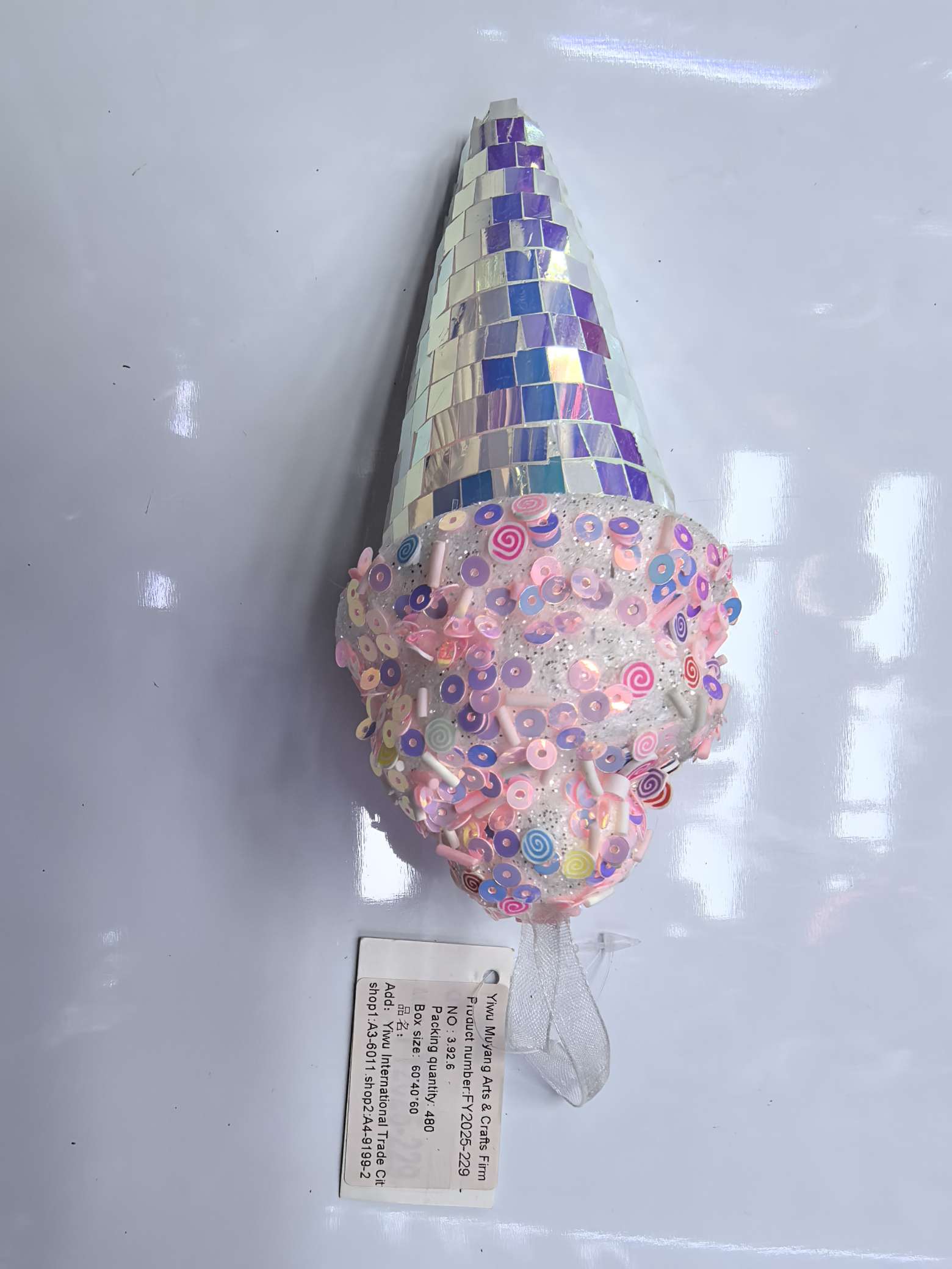 办公圣诞文化装饰品圣诞树圣诞球圣诞用品圣诞礼帽节日布置用品白底实物图