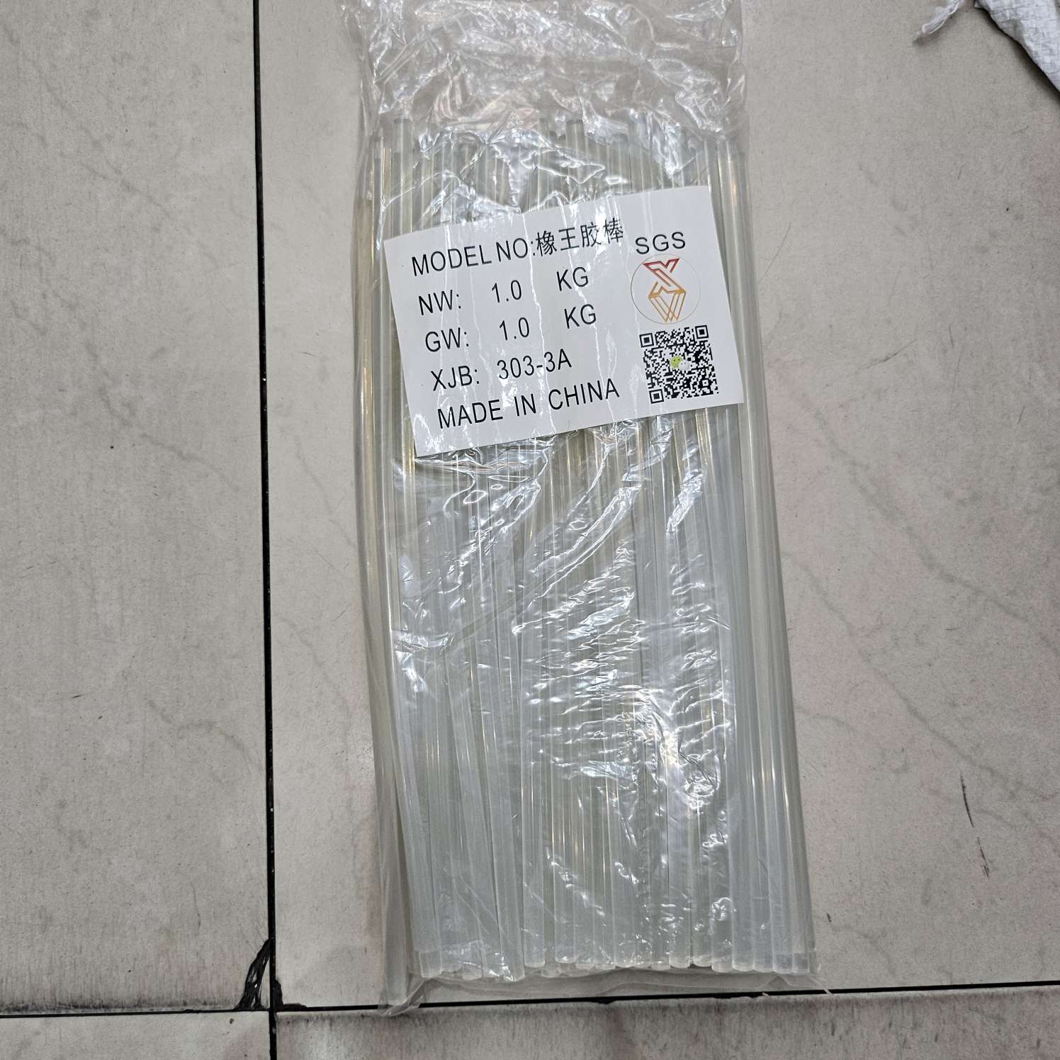 化工合成胶粘剂热熔胶胶棒胶粒胶条热熔枪胶棒压敏胶多用途粘接材料胶棒热熔胶