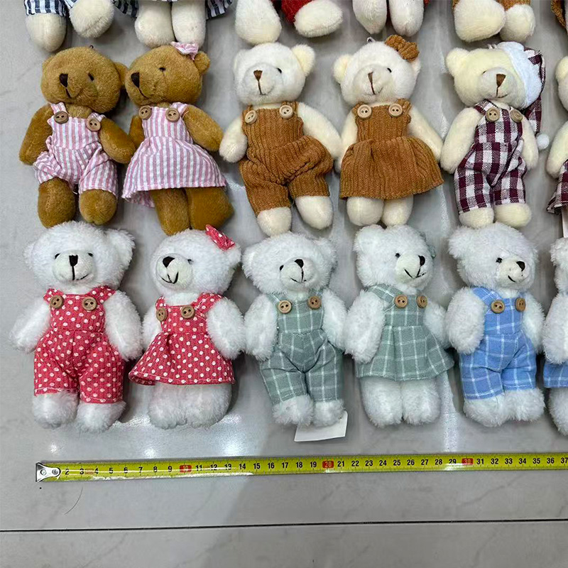 Plush toys, clothes, Hong Kong bear, checkered bear, creative dolls, cartoon accessories, plush figurines, keychains, cloth dolls, cute decorations, gifts, claw machine factory direct sales Application Scenario