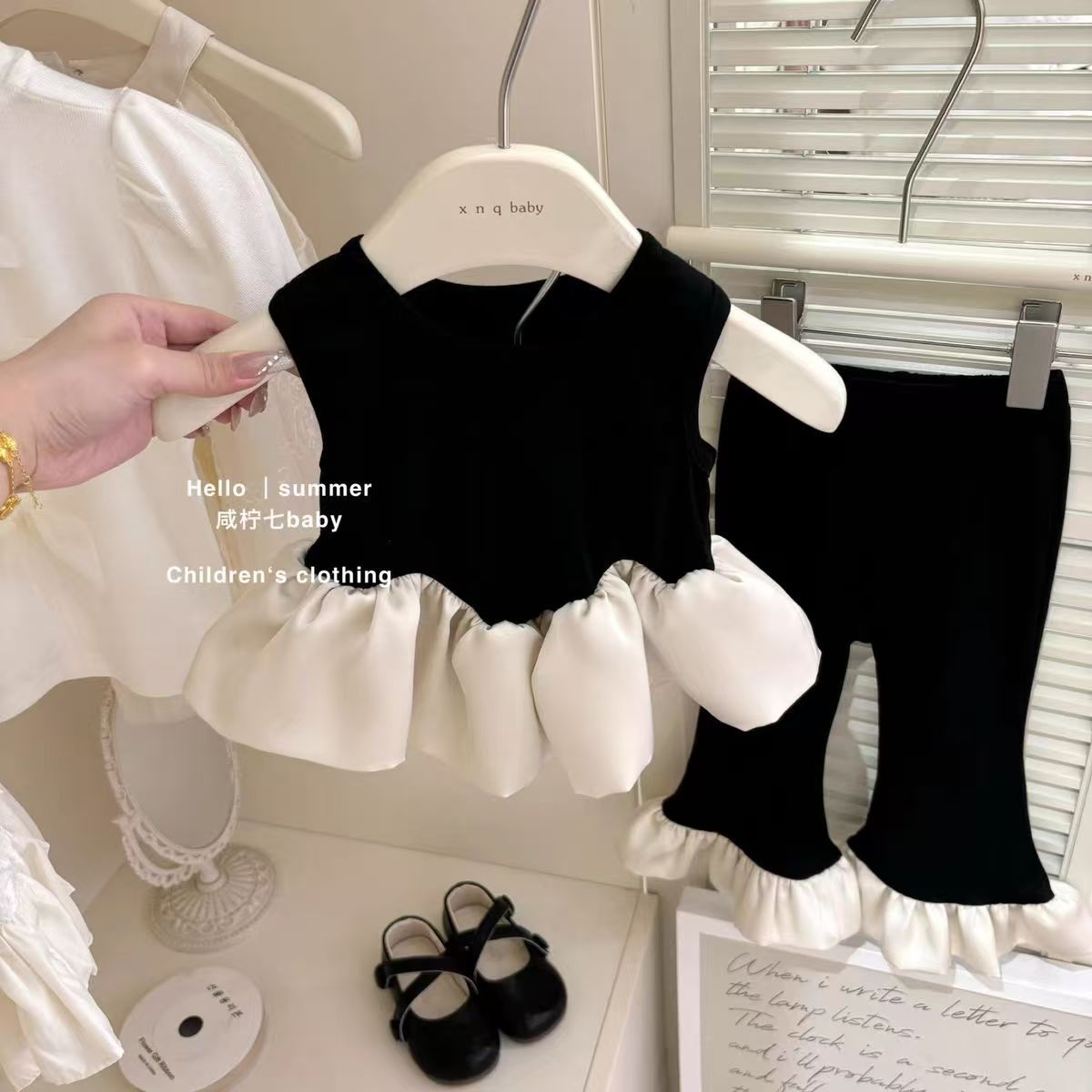 The 2025 Black Swan Girls' Set, a stylish summer new lotus leaf lace vest for girls, is a micro-horn Internet celebrity full figure