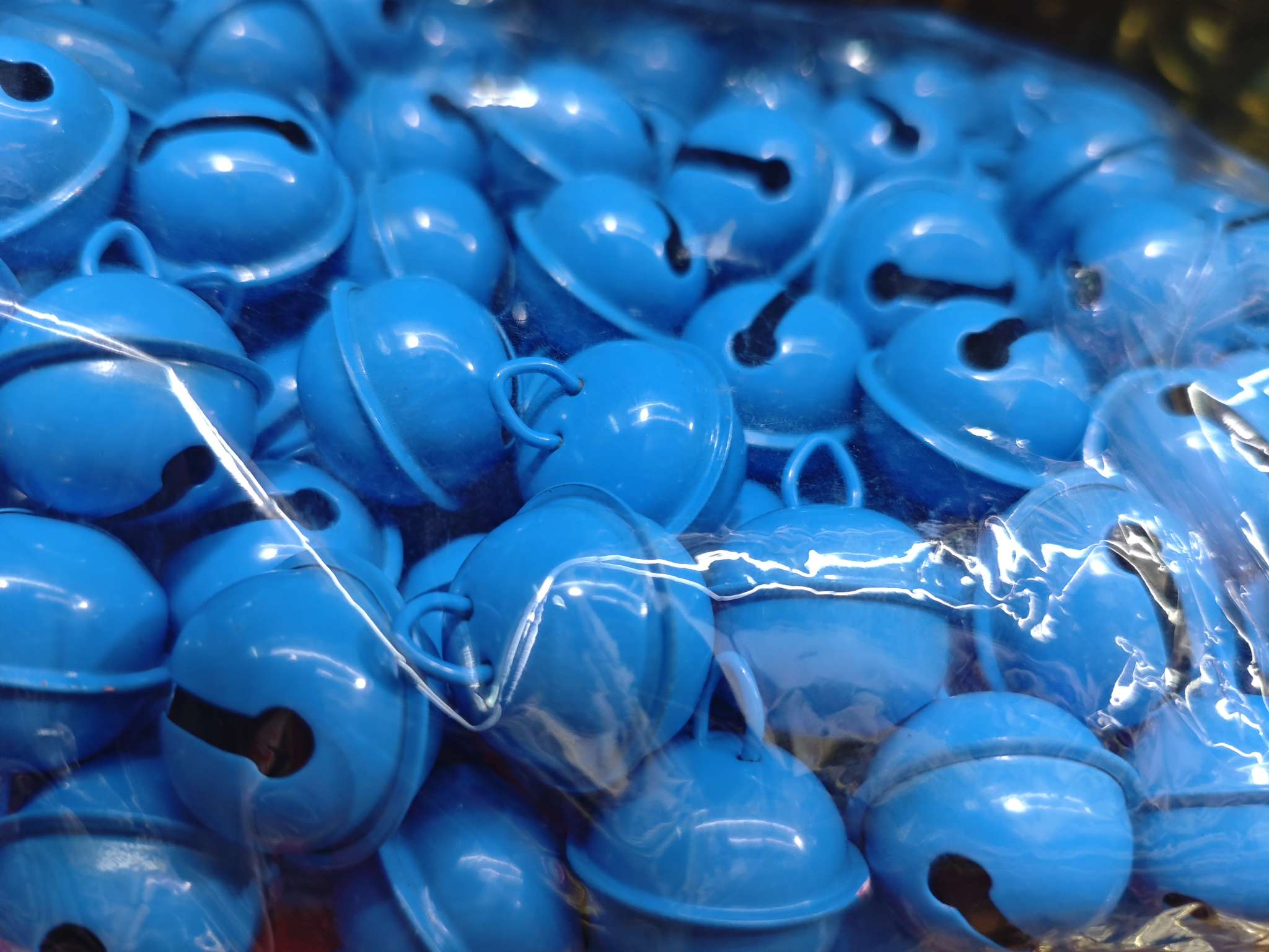 The 2025 new Bell Lake blue 2.2 round bell can be used as Christmas items, car pendants, Chinese knot pendants, and is specially designed for bracelets and necklaces. It comes in a wide range of styles and is reasonably priced. Welcome new selection