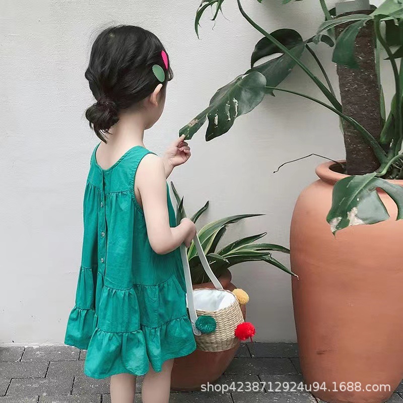The new summer dress of the internet-famous girl in 2023 is a pure cotton solid color loose sleeveless dress with a Korean beach style and a stylish big swing full figure