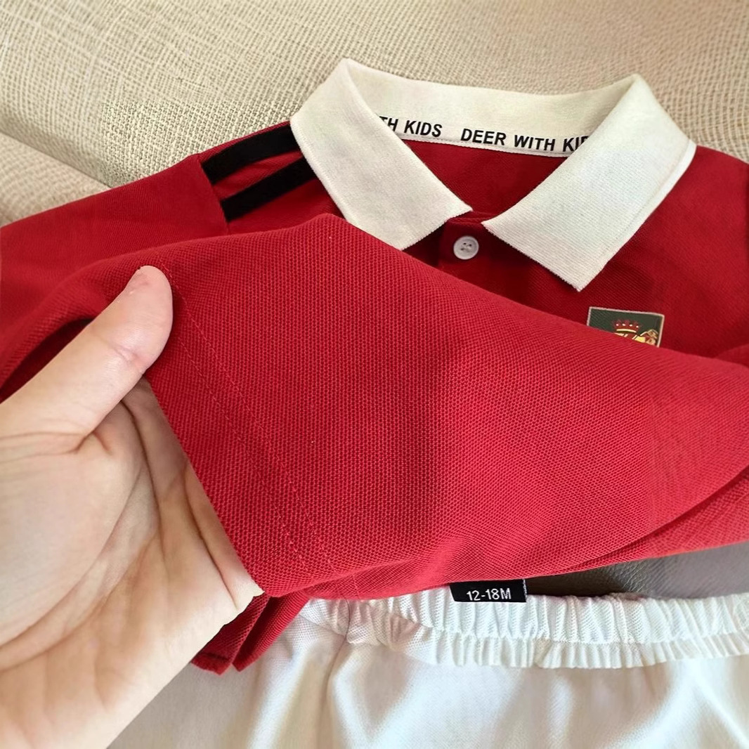 The new summer children's football uniform with stripes and webbing for boys, a two-piece lapel set, is trendy Application Scenario