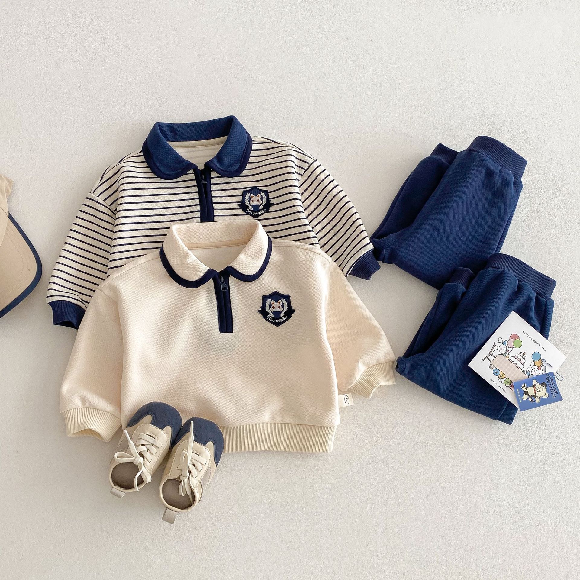 Children's school-style sweatshirt 2025 New spring style for boys, cool and stylish striped polo shirt with stickers, baby sweatpants details Picture