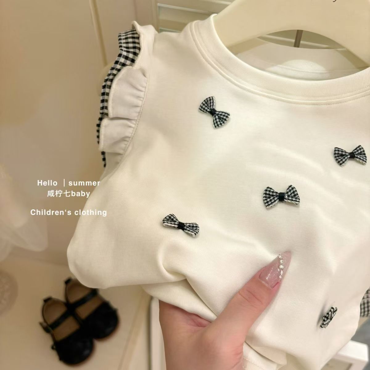 Girls' Summer Bow Vest Set 2025 Fashionable checked Shorts Stylish Set New Summer two-piece set details Picture