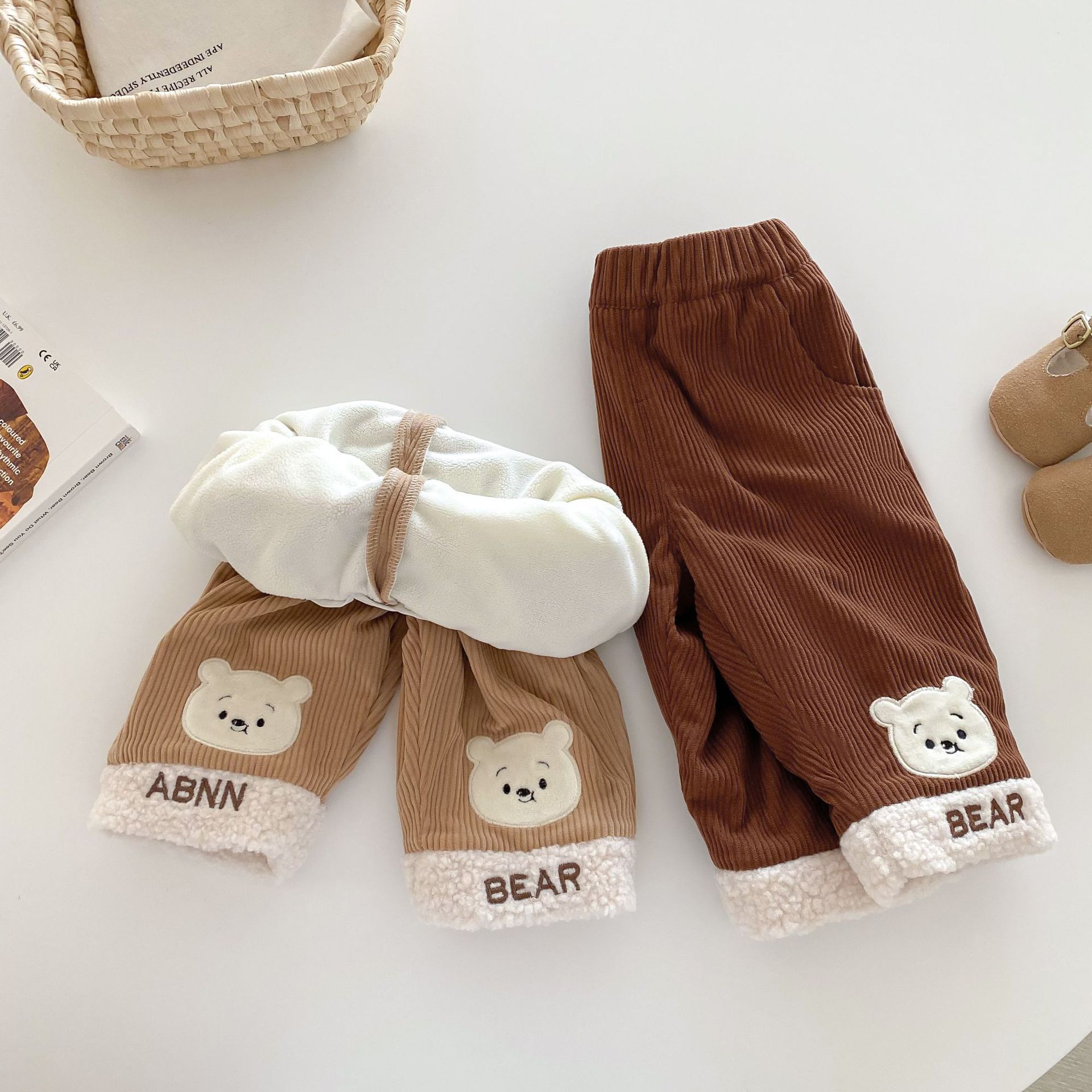 Children's fleece casual pants for 0-5 years old, winter boys' teddy bear patch sweatpants, girls' corduroy sportswear pants AK232 details Picture