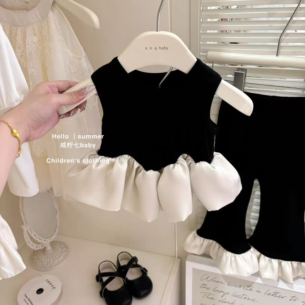 The 2025 Black Swan Girls' Set, a stylish summer new lotus leaf lace vest for girls, is a micro-horn Internet celebrity Application Scenario