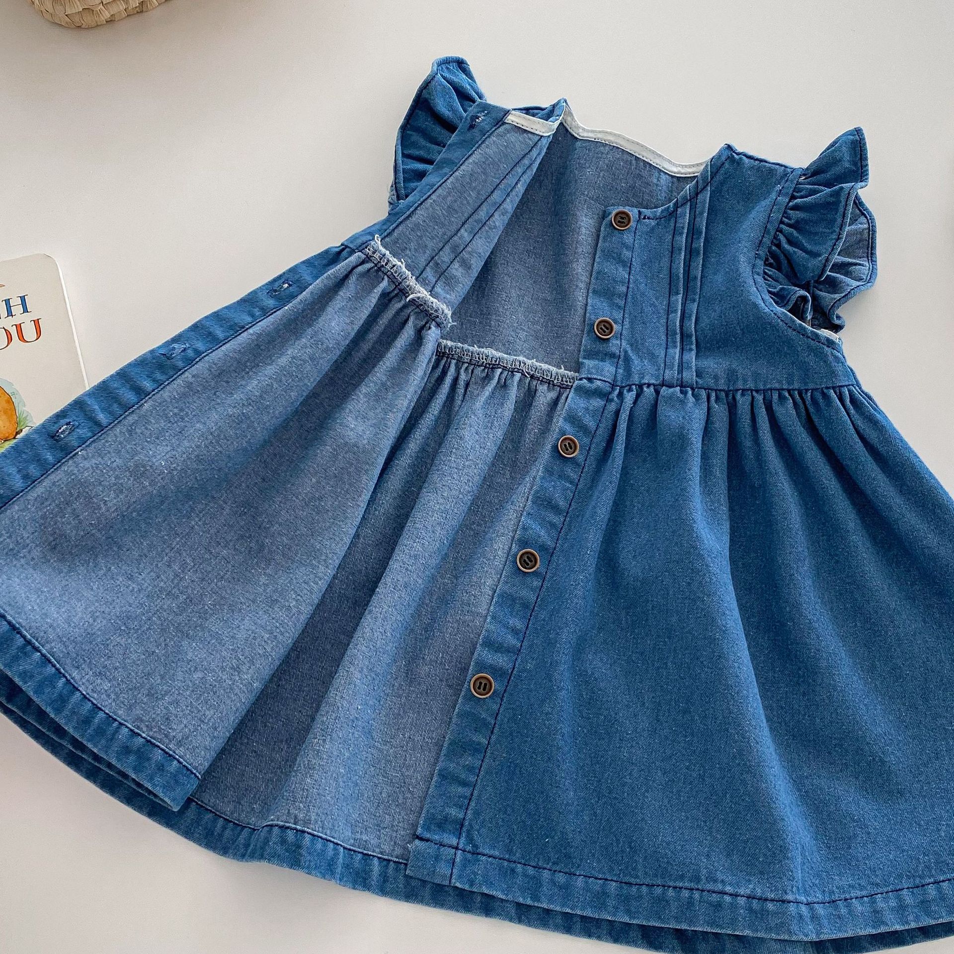 Girls' solid-color dress 2025 new spring baby flying sleeve denim dress, children's solid-color soft Korean-style dress Application Scenario