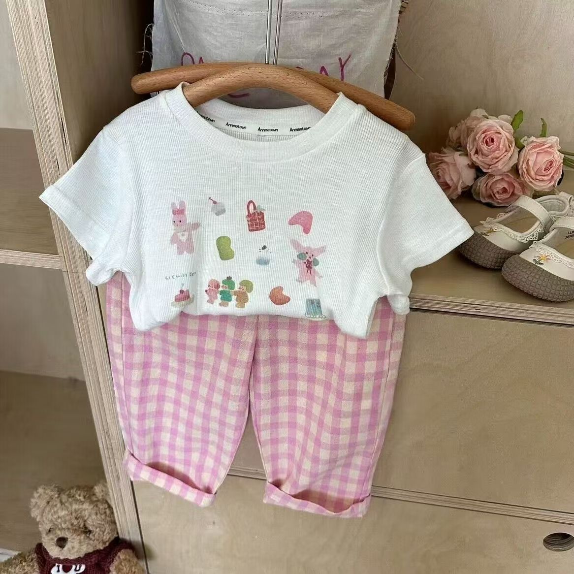 New Spring/Summer 2024 girls' cartoon short-sleeved T-shirt with cute printed summer short-sleeved top and fashionable checked pants set full figure