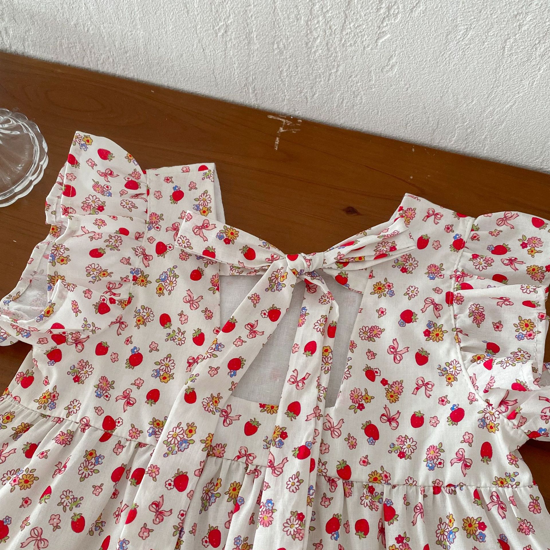 Girls' flying sleeve baby shirts for 0-5 years old summer, Huzhou Zhili girls' baby flower shirts, baby summer clothing trend BY215 Application Scenario