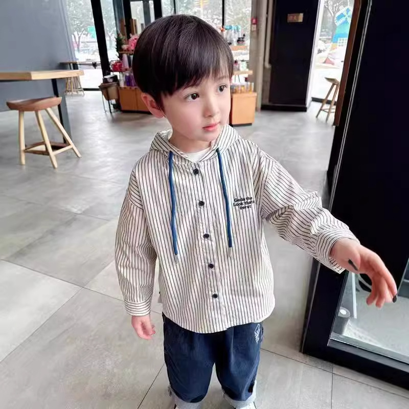 The new children's Geda hooded shirt is stylish, versatile, and casual. It's a Korean-style long-sleeved hooded windbreaker jacket Application Scenario