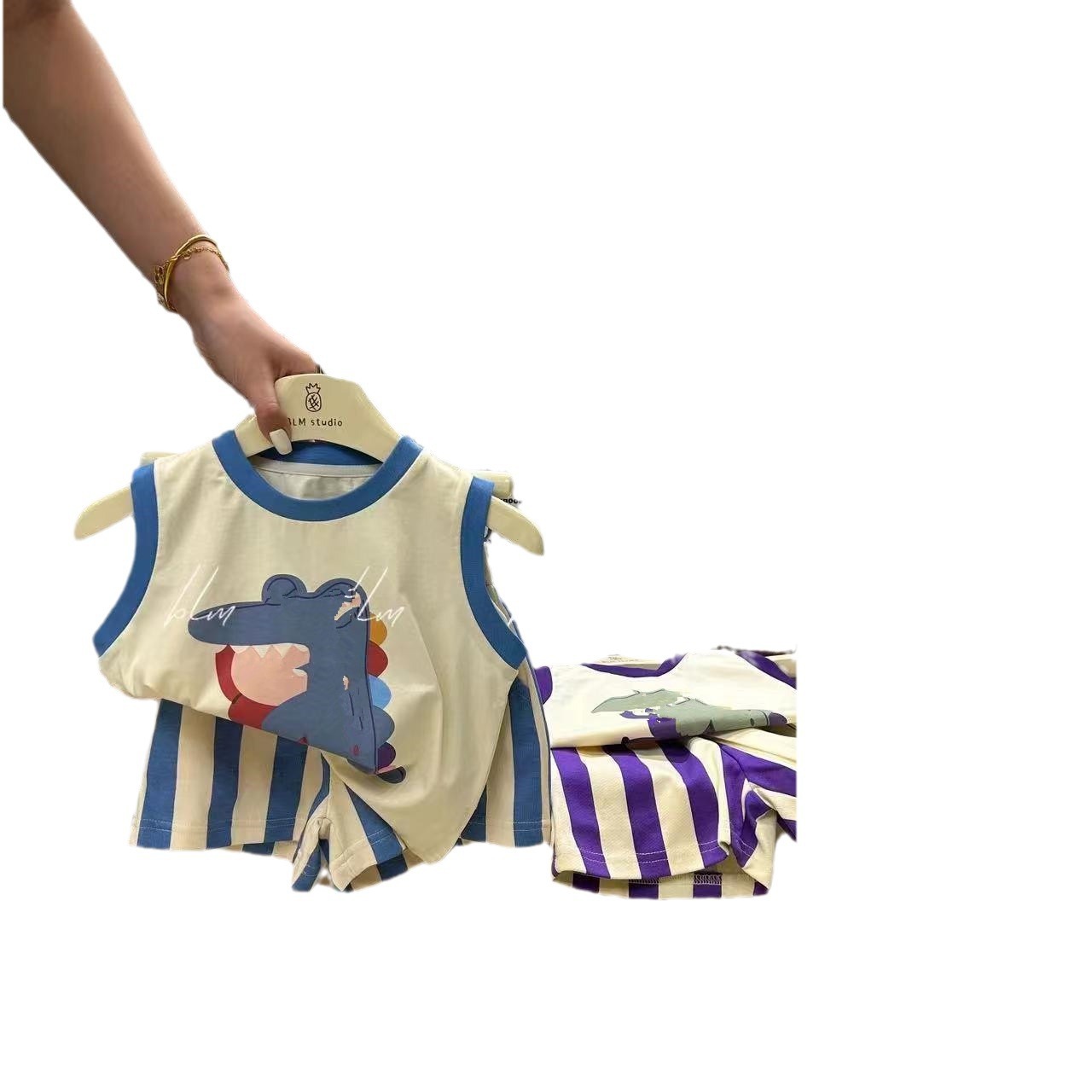 Summer new children's cartoon crocodile print contrasting color hemmed sleeveless vest striped shorts set Item Picture