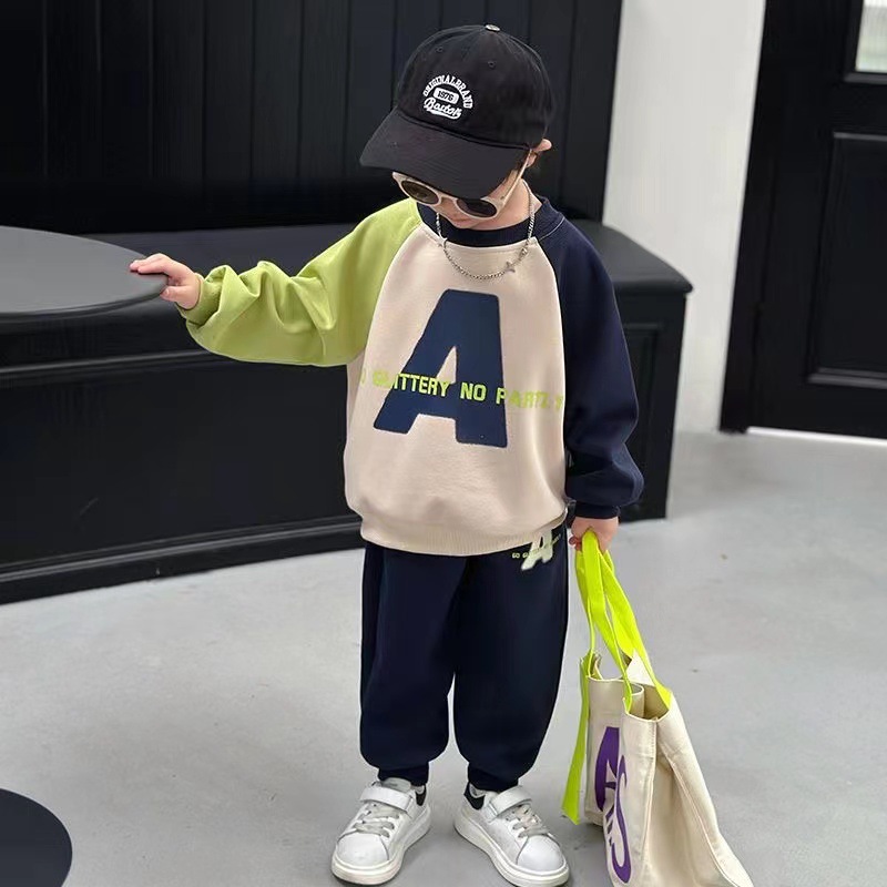 The 2023 new color-blocking hoodie set for children's autumn is a must-have. It's a trendy two-piece set for boys' sportswear and casual wear that will make you look cool on the street Item Picture