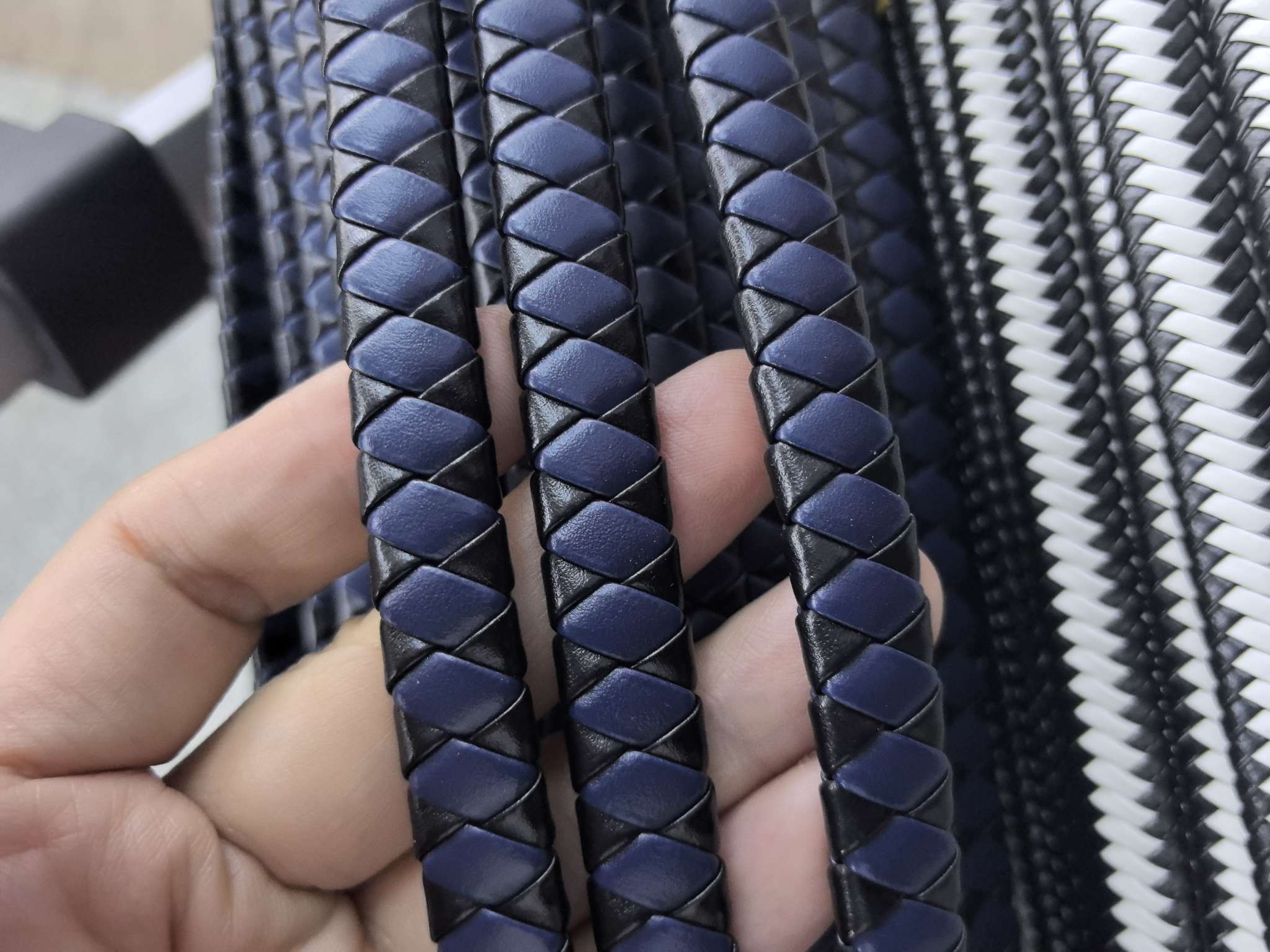 皮革编织手链编织项链绳手链绳钥匙扣编织绳发带蝴蝶结绳子发发夹绳子冬天毛绒娃娃纺织皮革皮标PE布耐用手工制作详情图8