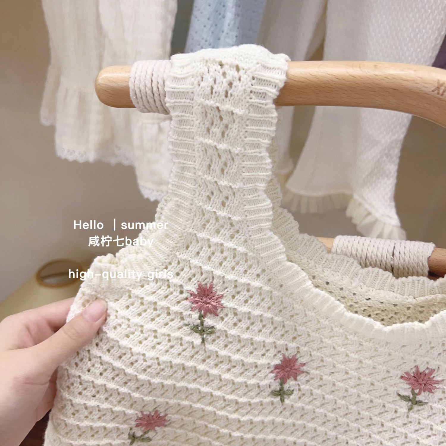 A new 2024 summer dress set for girls, featuring a fashionable and stylish knitted vest and casual shorts for children Application Scenario