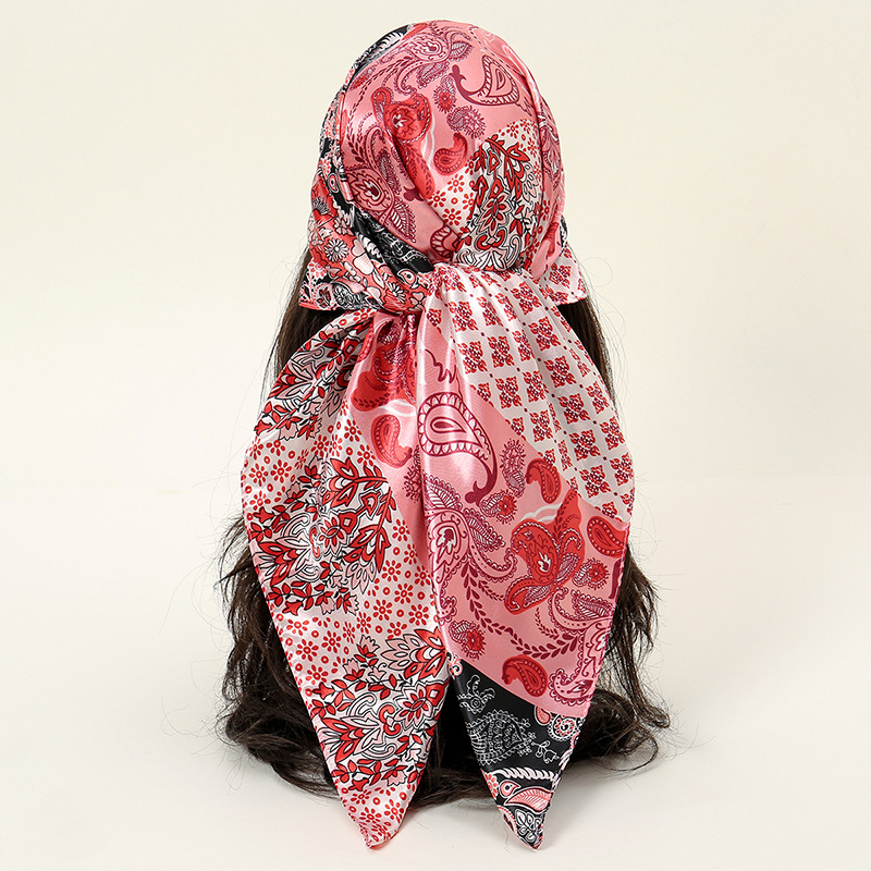 Cross-border headscarf for sun protection, Iranian headscarf for women, classic European and American color contrast cashew print pattern square scarf, versatile shawl Application Scenario