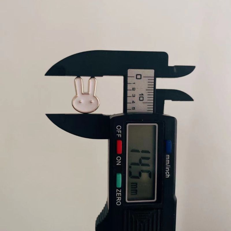 The manufacturer sells electroplated base plates, white little rabbit oiling, ear studs, headwear and other pastable accessories details Picture
