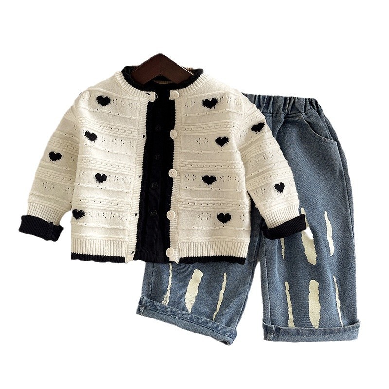 Fashionable off-white black heart sweater, children's black button-down straight-leg jeans, sweet style girls' three-piece set Item Picture