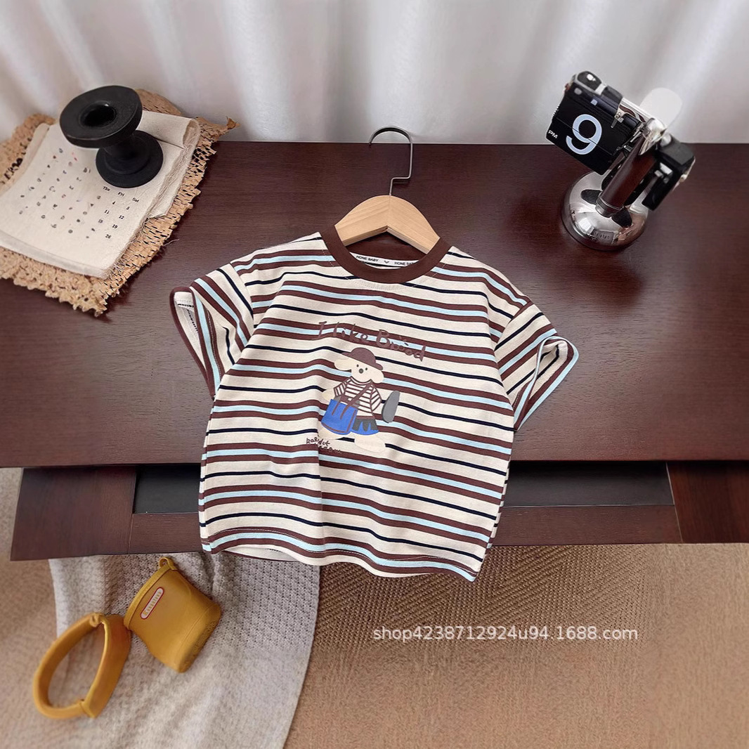Wholesale trend of new summer 2025 boys' and girls' cartoon two-piece sets, smiling short-sleeved two-piece sets, fashionable Korean style children's clothing Application Scenario