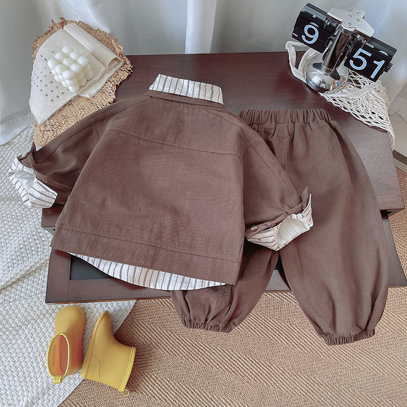 The new forest-themed autumn set for boys in 2024 features a British baby long-sleeved autumn outfit with a school style Application Scenario