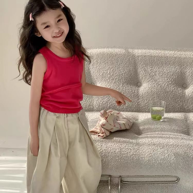 Girls' Set 2024 Summer Edition: Korean-style stylish knitted niche design vest, trendy children's casual sleeveless top Application Scenario