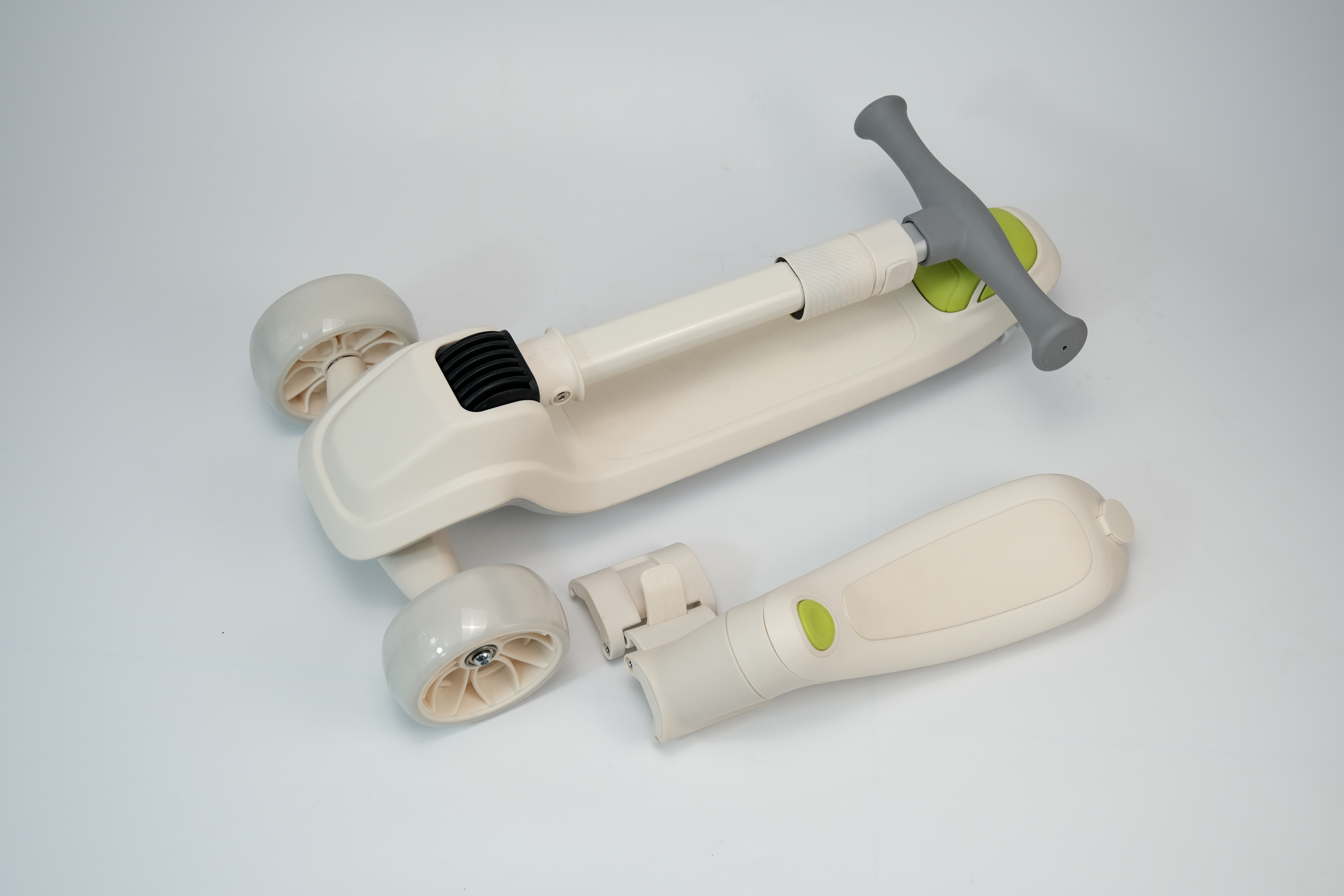 儿童车滑板车/童车/儿童滑板车卡皮吧啦/滑板车儿童/儿童滑板车白底实物图