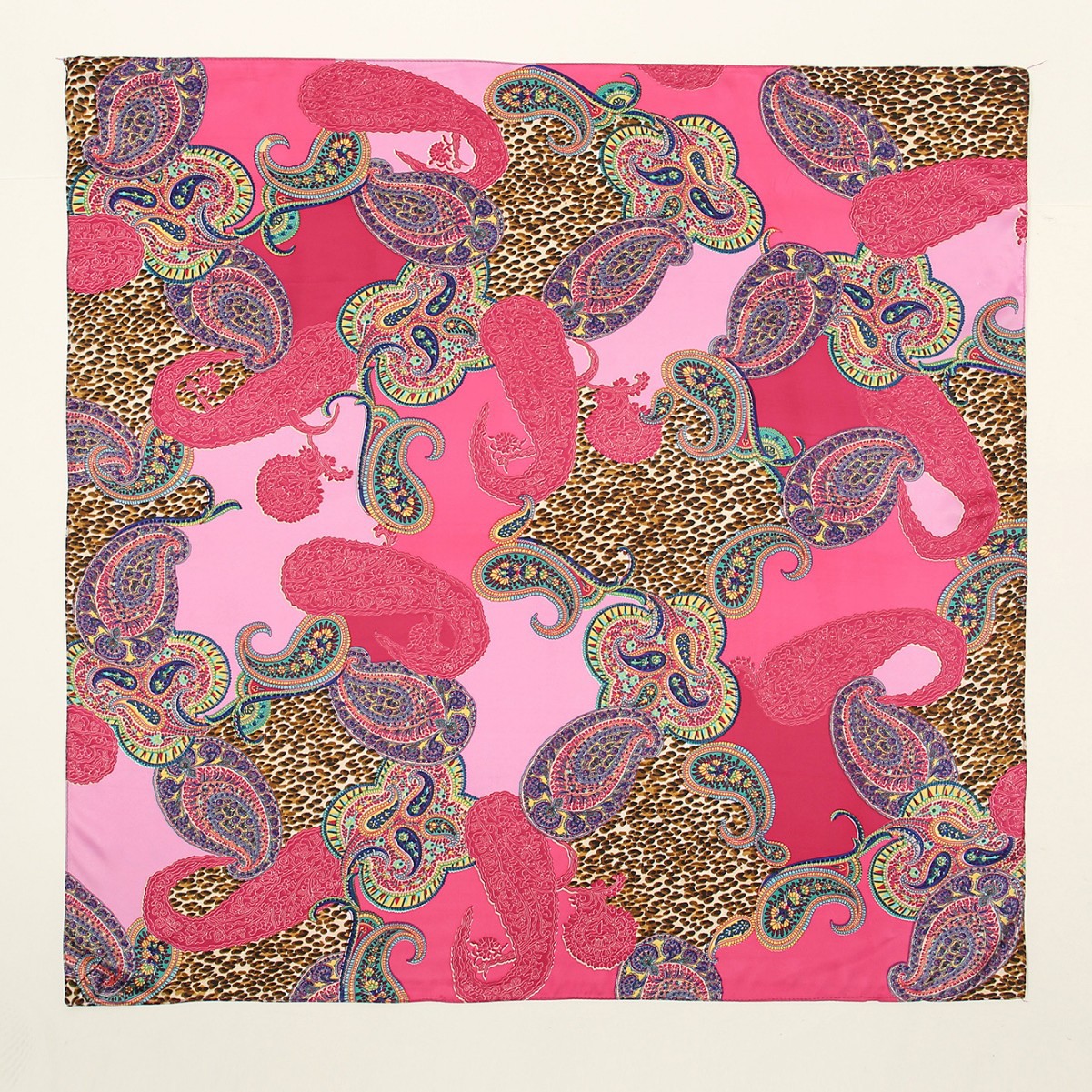 A popular 85CM large square scarf with cashew nut prints in Europe and America is a cross-border hit. A popular ethnic headscarf for women in Southeast Asia Item Picture