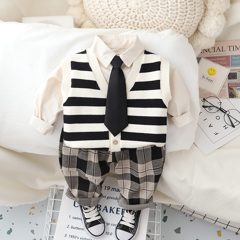 Boys' Spring and Autumn Collection 2023 New Stylish knitted sweater, vest, cardigan, Little boy Boy three-piece set, trendy style full figure